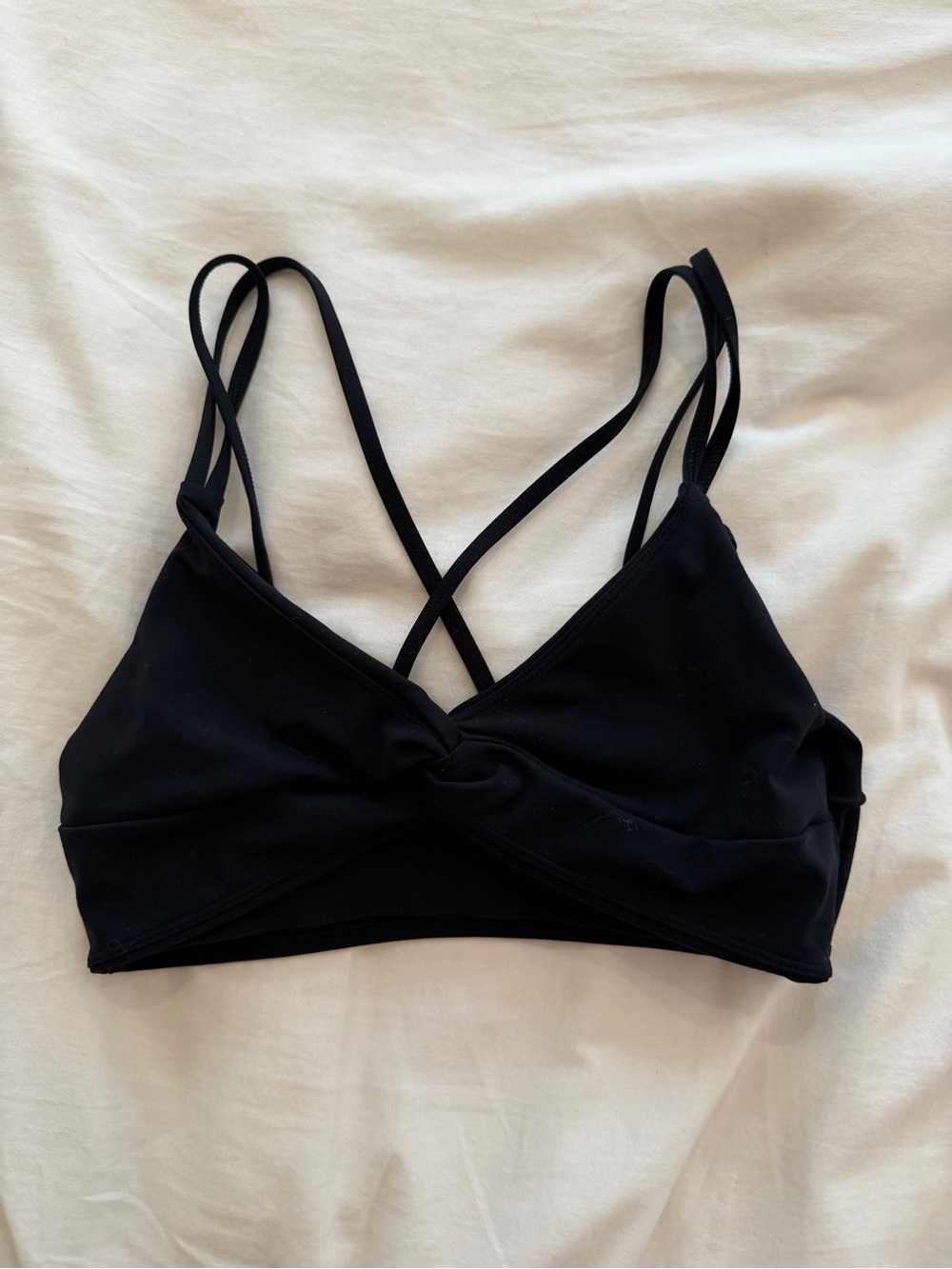 Black Strappy Twist Front Sports Bra by Le Ore